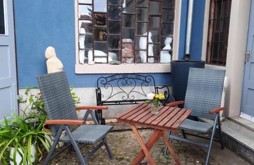Mickten Apartment | Kunstoase am blauen Haus