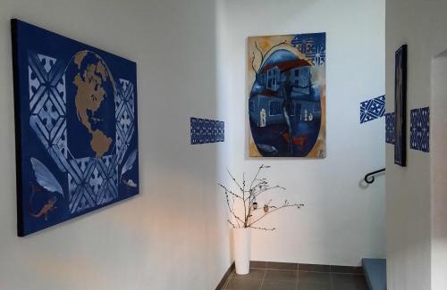 Mickten Apartment | Kunstoase am blauen Haus