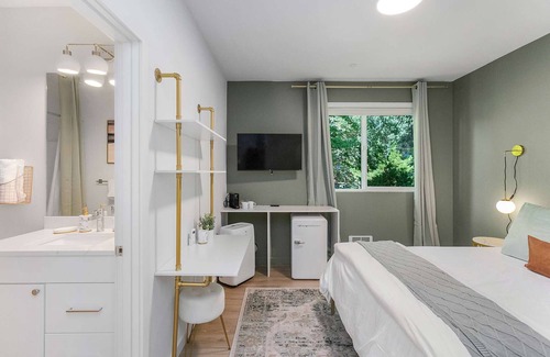 Minor House | Kurt's Sweet Suite - 84 Walkscore!