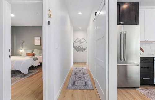 Minor House | Kurt's Sweet Suite - 84 Walkscore!