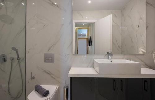 Kolymbari Apartment | Kyma beach accommodation Delfini apartment with spa jaccuzzi 6 guests