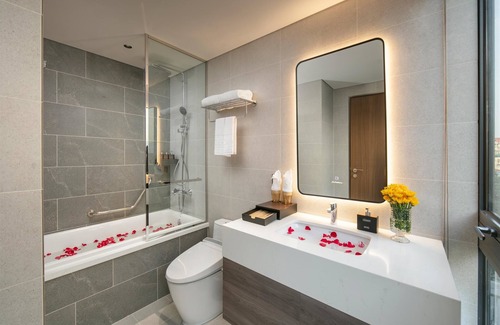 Hang Buom Hotel | Léman Old Quarter Hotel