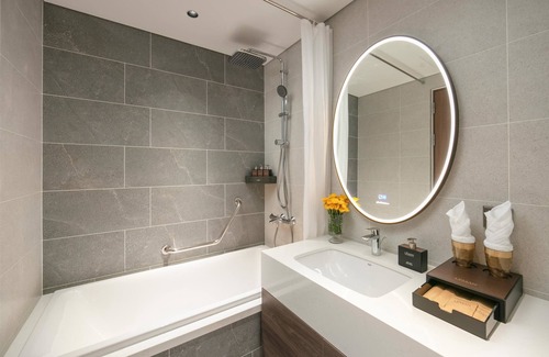 Hang Buom Hotel | Léman Old Quarter Hotel