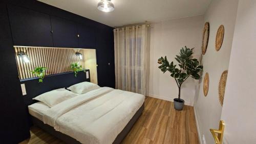 Aubervilliers Apartment | L'Écrin Bleu