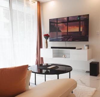 Chamalieres Apartment | L'émeraude - Cocon Amoureux Balnéo,Clim,Balcon