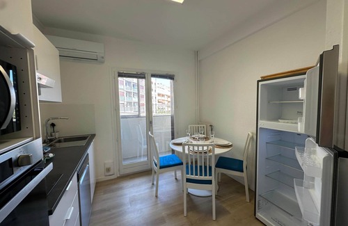 Couronne Urbaine Apartment | L'étape Aixoise - Terrace apartment car park Rotonde centre