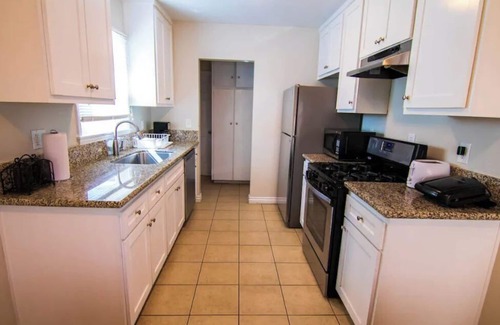 Azusa House | L.A. County CanyonCity AzusaHome