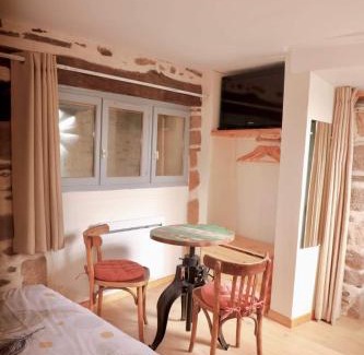 Donzenac Apartment | - L'abri correzien - Cœur de cité médiévale