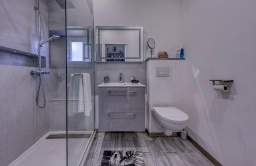 Roquefort-la-Bedoule Apartment | L’Abri des Regards - Piscine et jacuzzi