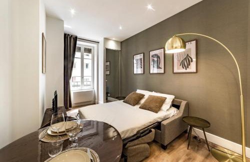 Republique - Tolstoi Apartment | L'absinthe AIL