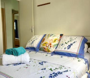 Le Moule House | L'Amandier de Suzana - Plage intimiste juste en face