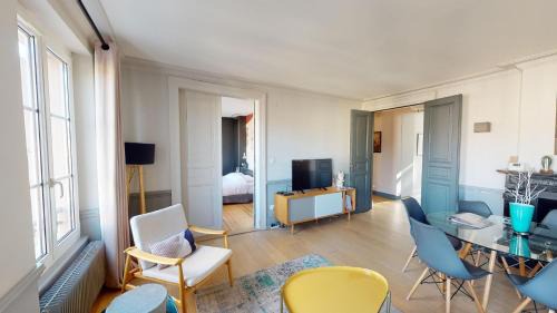 Historic Center Apartment | L'Appart du Quai avec Terrasse