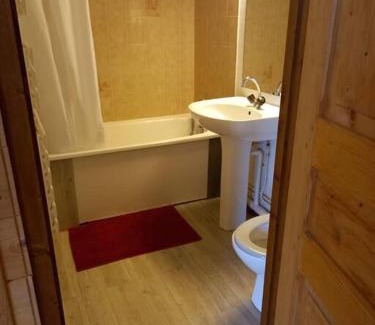 Beaufort Apartment | L'appartement LES BOSSONS en lisière de forêt dans le chalet Génépi