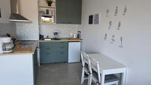 Lambesc Apartment | L'Appartement Panorama des Pins