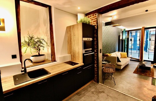 Quartier Vieux Marche-Cathedrale Apartment | L'atelier 1742 - Atypique Jacuzzi Hyper Centre Rouen (sleeps 4)