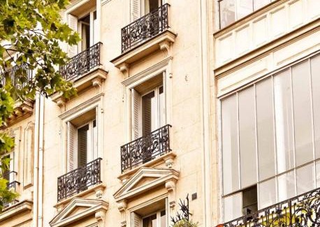 Quartier de Rochechouart Apartment | L'Atelier 35 with view of Montmartre