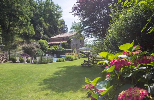 Montferrer House | L'Atelier, a tranquil retreat with pool in its own valley 30 miles from the sea