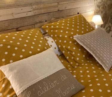 Eyguieres Bed & Breakfast | L'Atelier de Marie