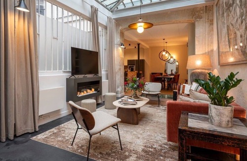 Quartier de la Porte-Saint-Denis Apartment | L'Atelier des Arts in Paris