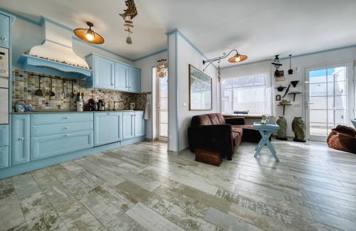 Playa del Cable Ski Chalet | L'AZDORA LA CONCHA CLOSE TO THE SEA