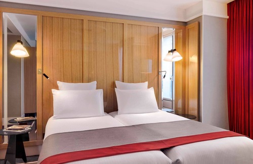Quartier de la Porte-Saint-Denis Hotel | l'Echiquier Opéra Hotel Paris - MGallery Collection