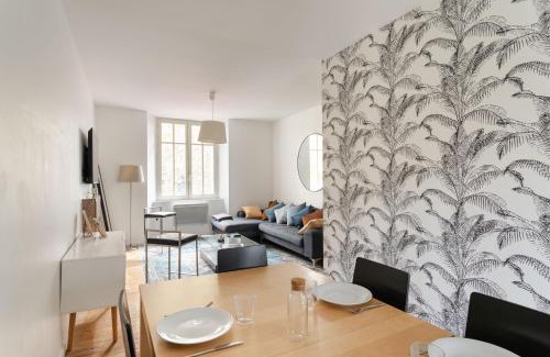 Bourg-l'Eveque Apartment | L'ECRIVAIN by Cocoonr