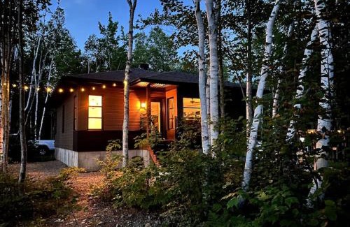 Petite-Riviere-Saint-Francois Ski Chalet | L'Escale de la Martine - Intimité, SPA et boisé