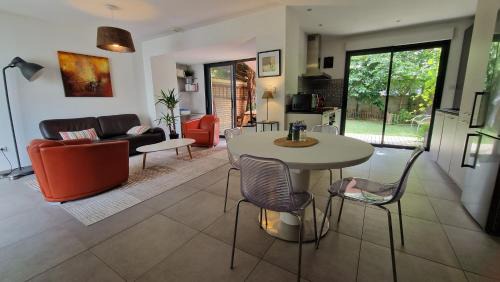 Saint Joseph/Mittelharth House | "L'Evasion" Maison avec jardin, Climatisation, Parkings privés, à 5mn à pied du centre Ville