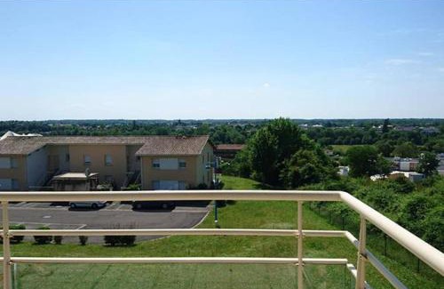 Jonzac Apartment | L Hibiscus