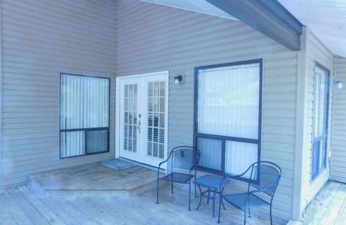 Jones Mills House | L@K Resort Living on 2 Wooded Acres. Amazing! Outdoor Fun! Hot Springs