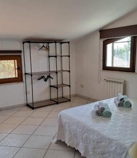 Carbonia Apartment | L'oasi - Monolocale con giardino in Sardegna