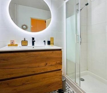 Villefranche-sur-Saone Apartment | L'Oasis -T4 Garage Clim Terrasse WIFI Centre-Ville