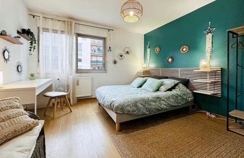Villefranche-sur-Saone Apartment | L'Oasis -T4 Garage Clim Terrasse WIFI Centre-Ville