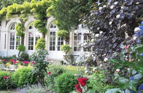 Versailles House | L'Orangerie White Palacio - Fuchsia