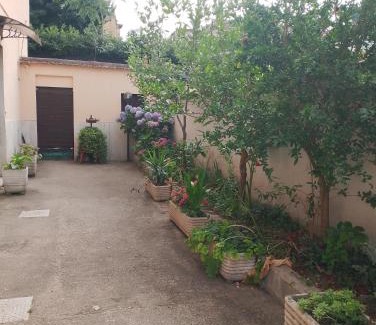 Zona XVI Torrenova Apartment | L' ortensia