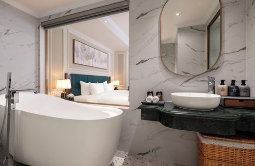 Old Quarter Hotel | L'Signature Hotel & Spa