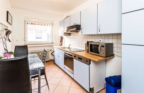 Leverkusen Apartment | L01a beautiful holiday apartment in Leverkusen Opladen with free W-LAN