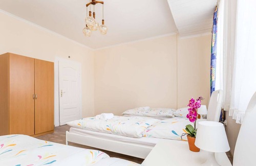 Leverkusen Apartment | L02 friendly holiday apartment in Leverkusen Manfort with washing machine and free W-LAN