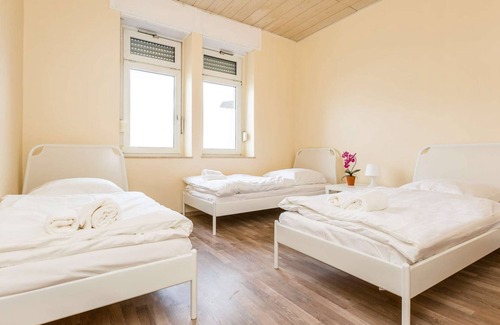 Leverkusen Apartment | L05 friendly holiday apartment with washing machine and free W-LAN in Leverkusen Manfort