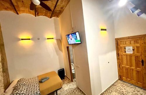 Sants-Badal Apartment | L4 Apartamento nuevo con patio y cocina en P.B