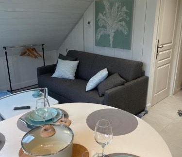 Duingt Bed & Breakfast | La Baie des Voiles 2 chambres 4 à 6 personnes au bord du lac plage privée