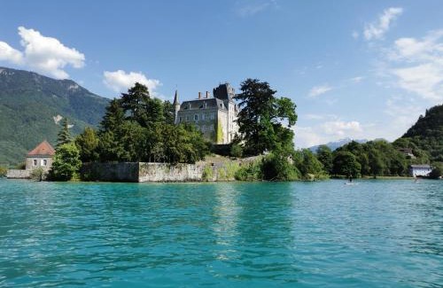 Duingt Apartment | la baie des voiles ,vue lac d'Annecy ,plage privée