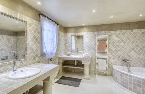 Gordes Other | La Bastide des Acantins in Gordes with hotel service