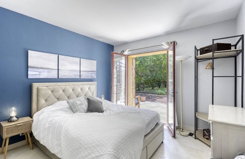 Gordes Other | La Bastide des Acantins in Gordes with hotel service