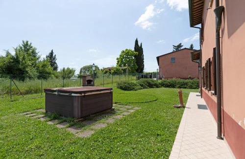Montopoli in Val d'Arno Apartment | La Bettola Tavern Rooms Restaurant