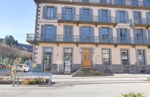 La Bourboule Apartment | La Bourboule Center - Splendid 2-Bedroom with Balcony, Wi-Fi, Pets Allowed