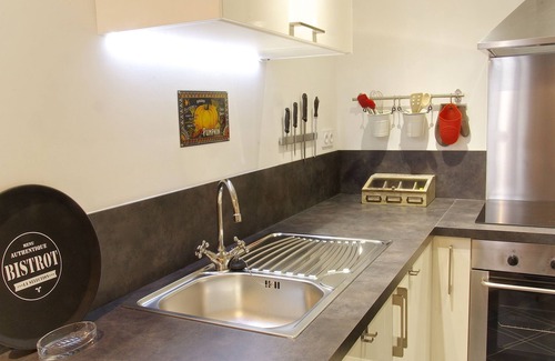 Hotel de Ville - Quinconces Apartment | La Bourse - Charming, well-kept 56 m2 apartment on the 4th floor (no elevator)