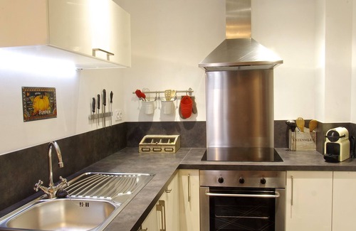 Hotel de Ville - Quinconces Apartment | La Bourse - Charming, well-kept 56 m2 apartment on the 4th floor (no elevator)