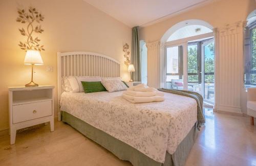 Marbella City Centre Apartment | La Brisa de Alborán - Rooftop Pool in Puerto Deportivo