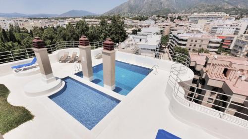 Marbella City Centre Apartment | La Brisa de Alborán - Rooftop Pool in Puerto Deportivo